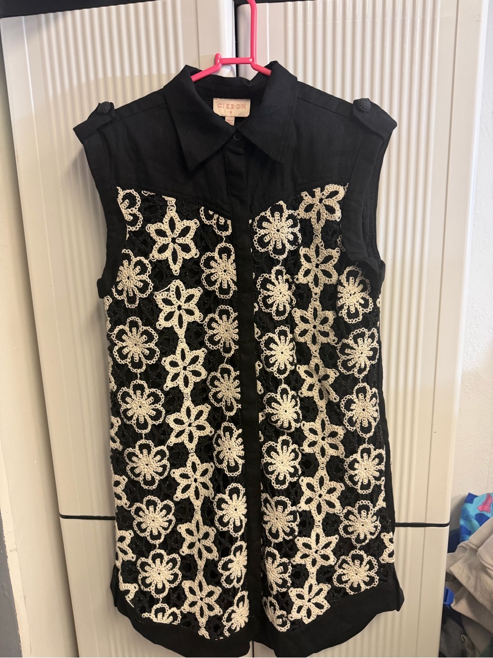 Ciebon Black Sleeveless Floral Crochet Dress